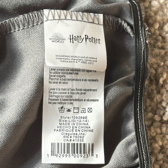 ✨✨Harry Potter Gryffindor Skirt✨✨ - Picture 8 of 9